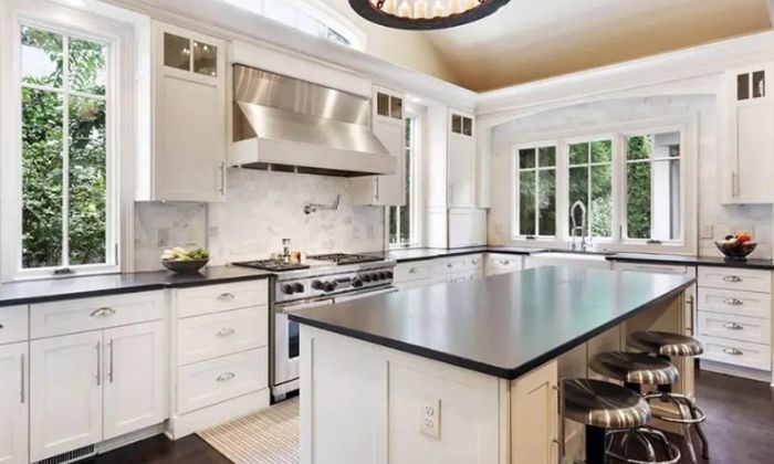 what color cabinets with black granite countertops