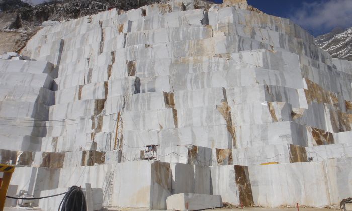 what is carrara marble