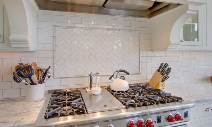 backsplash ideas for white cabinets and granite countertops